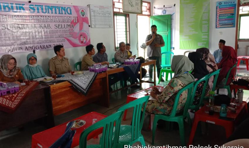 Bhabinkamtibmas Polsek Sukaraja Hadiri Musyawarah Rembug Stunting Pencegahan dan Penanganan Stunting di Desa Bukit Peninjauan II