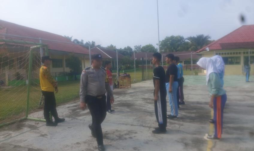 Polsek Batik Nau Latih Paskibraka Persiapan HUT RI Ke-78