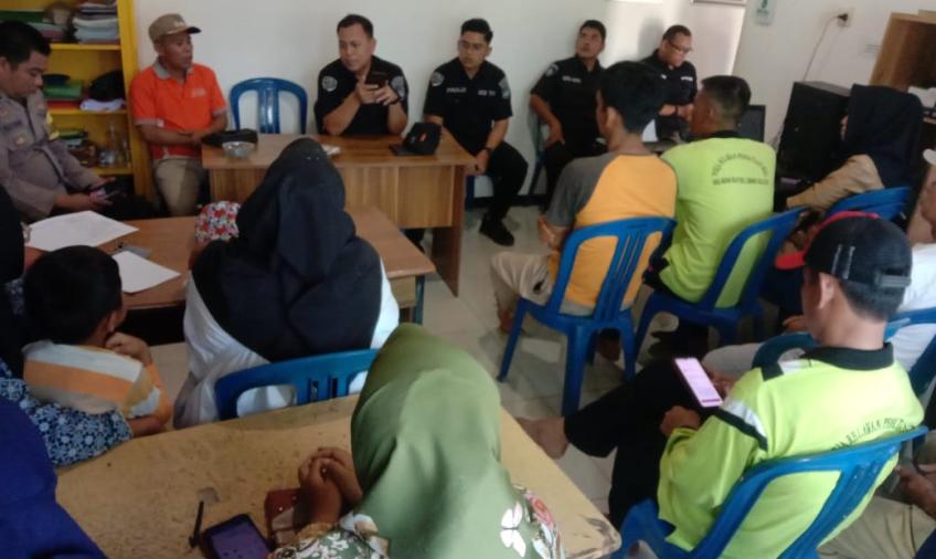 Bhabinkamtibmas Dampingi Tim TIK Polda dan Polres Sosialisasi Aplikasi Super APP ke Warga Desa Manai Blau