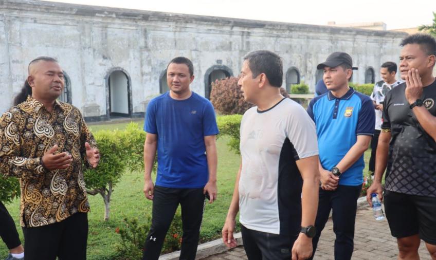 Kunker Ke Bengkulu, Irwasum Polri Sempatkan Joging Melihat Keindahan Pantai Bengkulu dan Benteng Marlborough