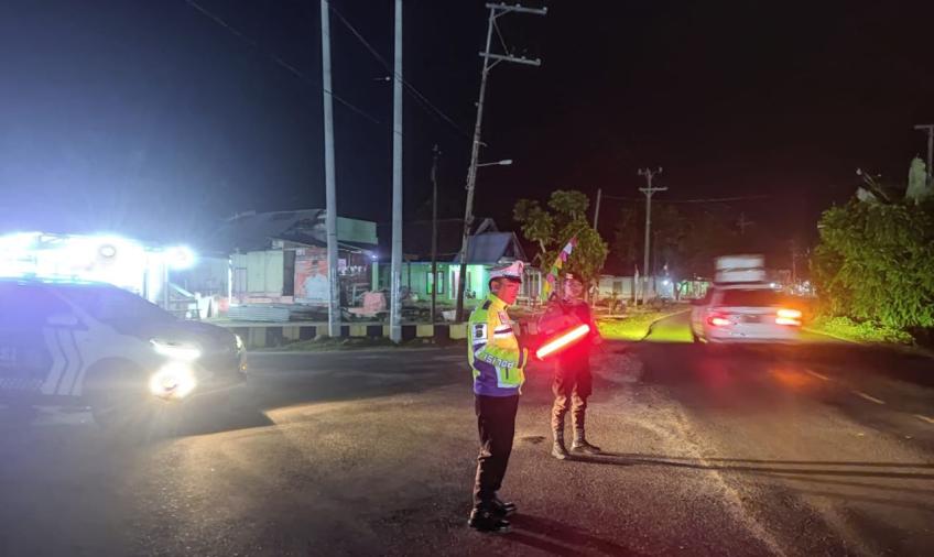 Pantau Situasi Kamseltibcarlantas, Sat Lantas Polres Kaur Patroli Blue Light
