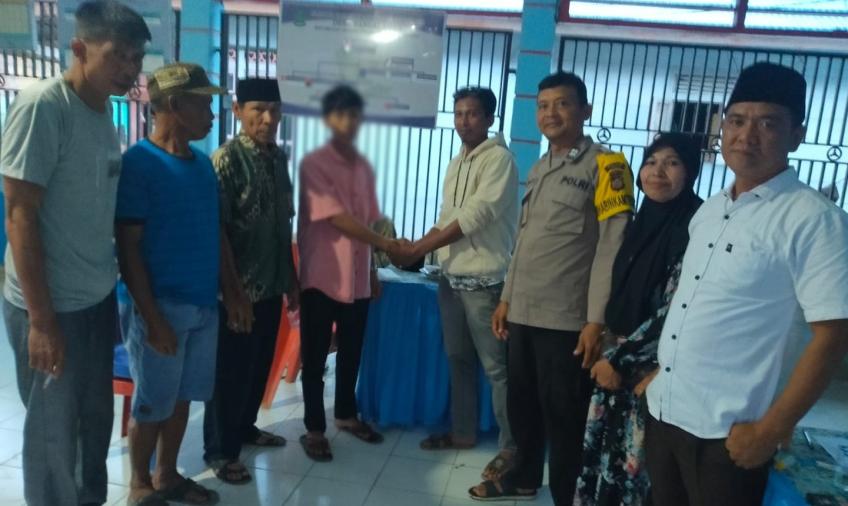 Bhabinkamtibmas Damaikan Perkara Penganiayaan Disebabkan Perilaku Korban yang Dianggap Kurang Sopan Terhadap Orang Tua