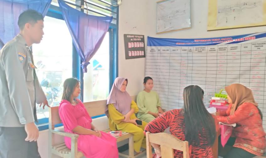 Dukung Percepatan Penurunan Stunting, Bhabinkamtibmas Polsek Lais Sambangi Pustu.