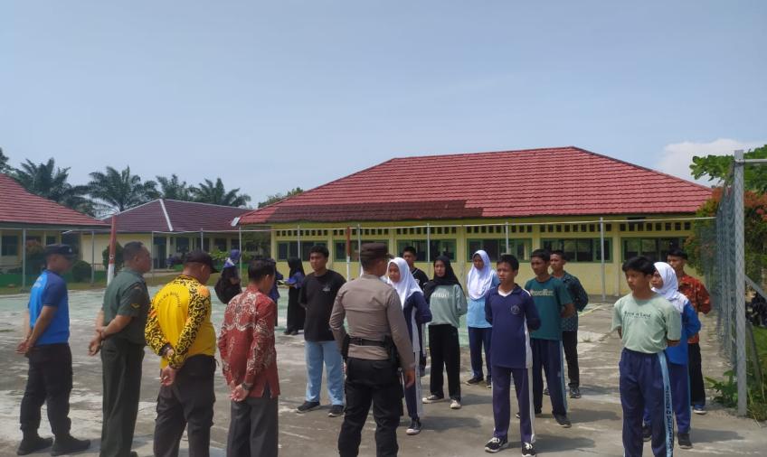Sinergitas TNI-POLRI Melatih Paskibra Tingkat Kecamatan