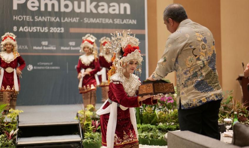 Menelusuri Keindahan Lahat, Bersama Hotel Santika 