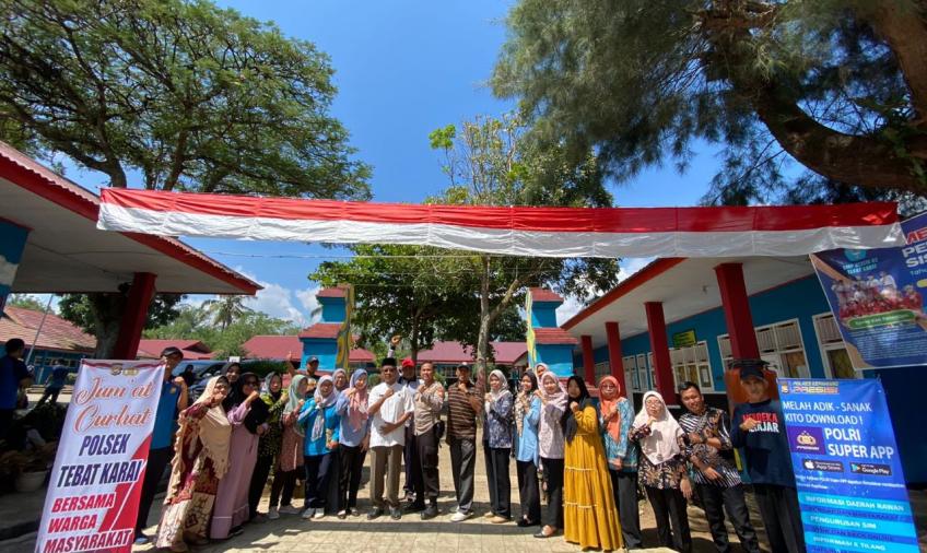 Jumat Curhat, Polsek Tebat Karai Sosialisasikan Aplikasi Polri Super APP