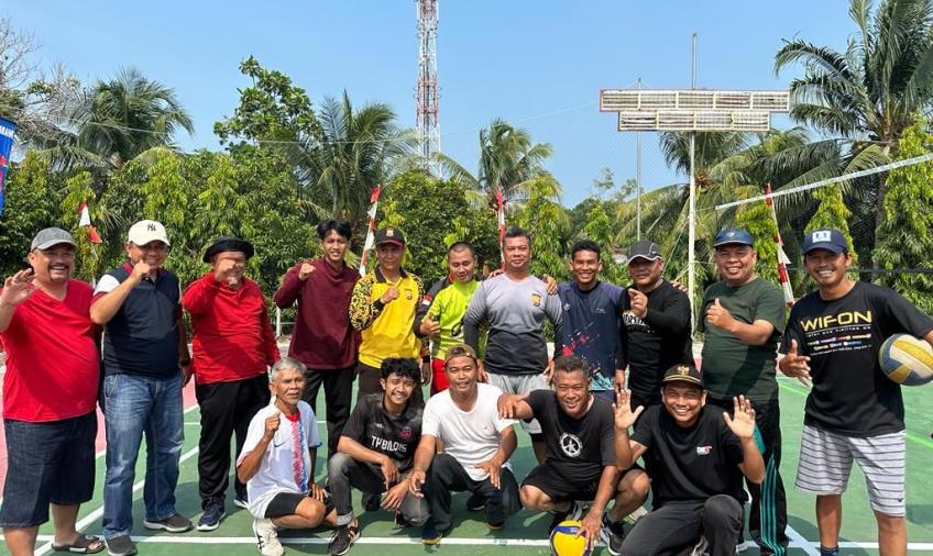 Tingkatkan Ketertiban Umum di Lingkungan, Bhabinkamtibmas Sambang dan Monitoring Perlombaan Bola Voly 