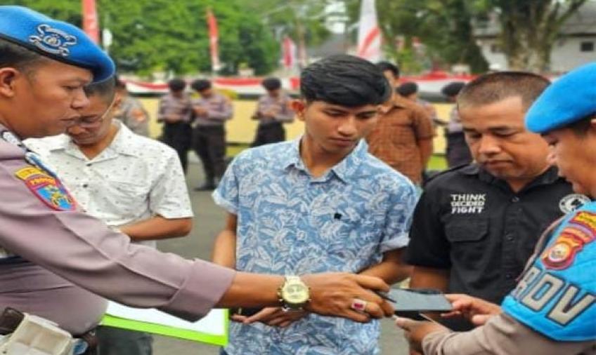 Larangan Judi Online, Sipropam Polresta Bengkulu Gelar Razia Pengecekan Handphone Personel 