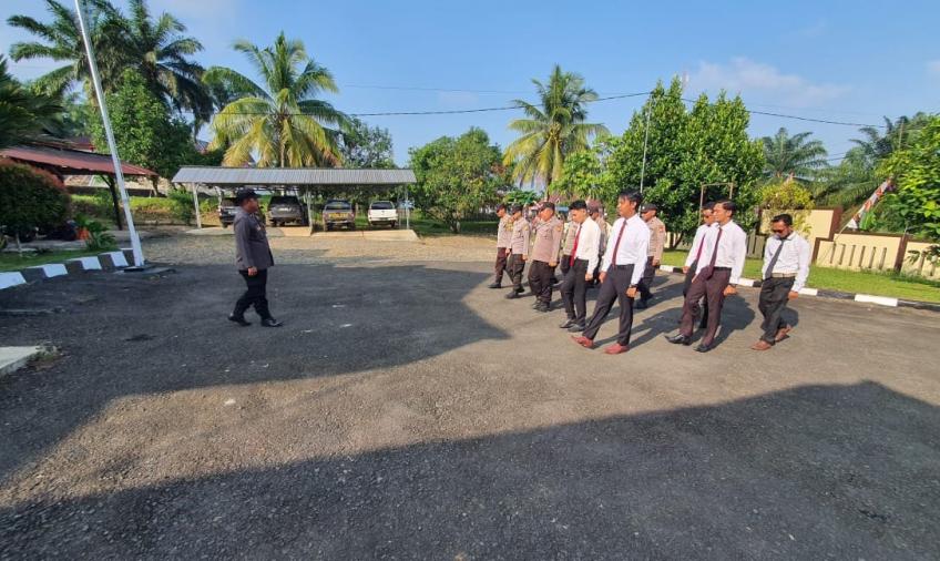 Latih Kekompakan, Kapolsek Giri Mulya Pimpin Latihan Perdaspol 
