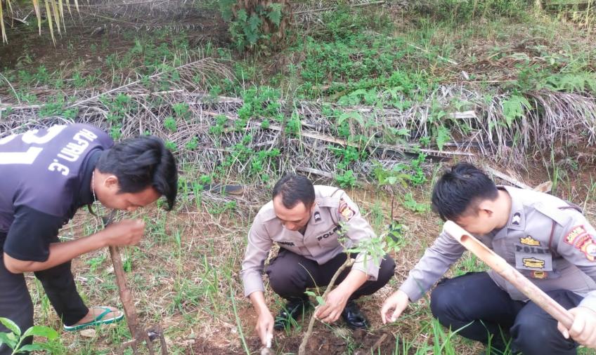Penanaman Pohon Menjadi Upaya Polsek Giri Mulya untuk Penghijauan dan Kelestarian Lingkungan