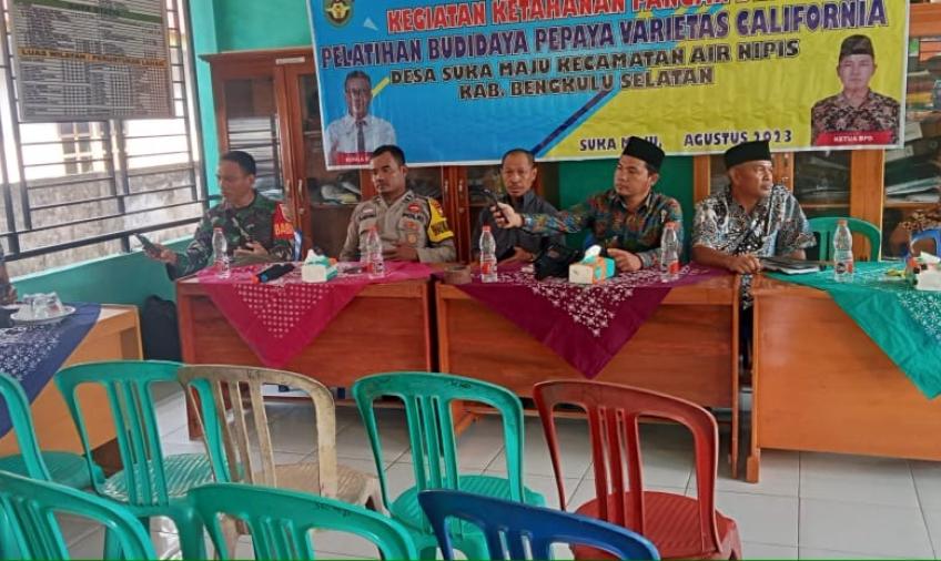 Kuatkan Tali Silaturahmi, Bhabinkamtibmas Polsek Seginim Hadiri Pelatihan Ketahanan Pangan Desa Binaana