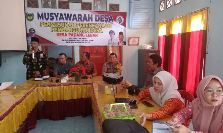 Bhabinkamtibmas Polsek Pino Hadiri Musyawarah Pembangunan Desa 