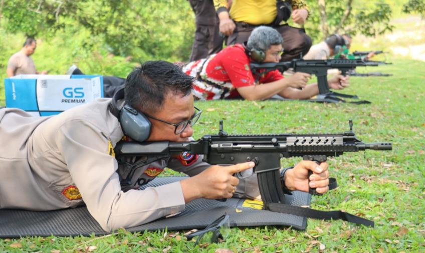 Tingkatkan Keterampilan Menembak, Polres BS Gelar Latihan Menembak Menggunakan Senjata Laras Panjang 