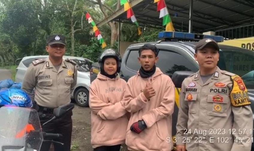 Polsek Sindang Kelingi Berikan Pengawalan Warga Bengkulu Utara yang Melintas di Jalan Lintas Curup-Lubuklinggau