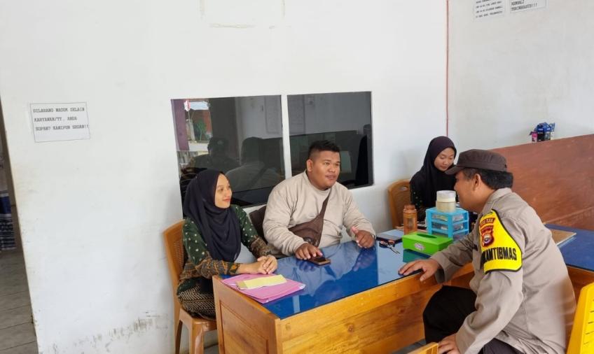 Sambangi Warga, Bhabinkatibmas Ajak Masyarakat untuk Bekerjasama Menjaga Harkamtibmas