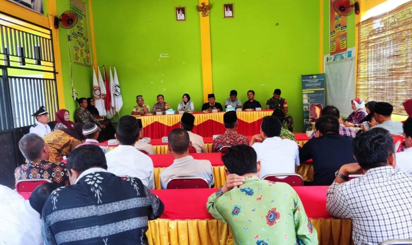 Bhabinkamtibmas Polsek Air Besi Hadiri Pelantikan Pejabat Kepala Desa Talang Lembak