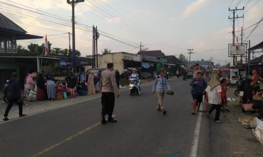 Polsek Ujanmas Gelar Pengaturan Lalulintas Lokasi Pekan Jumat
