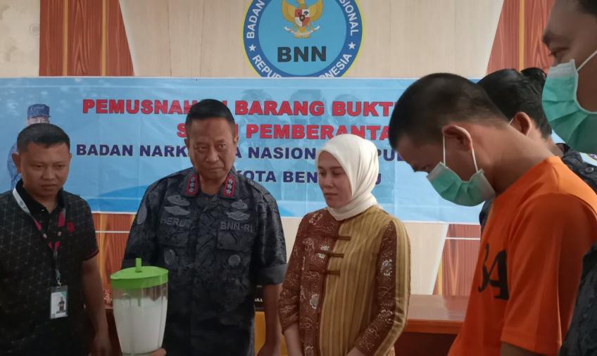 BNNK Bengkulu Ringkus Pengedar Sabu, Barang Bukti Langsung Diblender