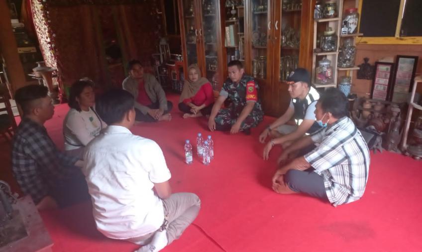 Ribut Masalah Lapak Jualan, Polsi RW Teluk Segara Lakukan Mediasi 