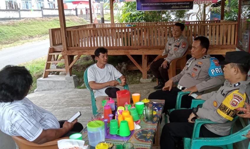 Jaga Sinergitas Polisi dengan Masyarakat, Polsek Pino Gelar Jumat Curhat di Desa Batu Panco  