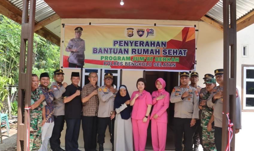 Kapolres BS Resmikan dan Serahkan Kunci Beda Rumah 