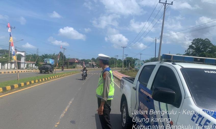 Berikan Rasa Nyaman di Tengah Masyarakat, Polres Benteng Gatur Lalin Pagi Hari