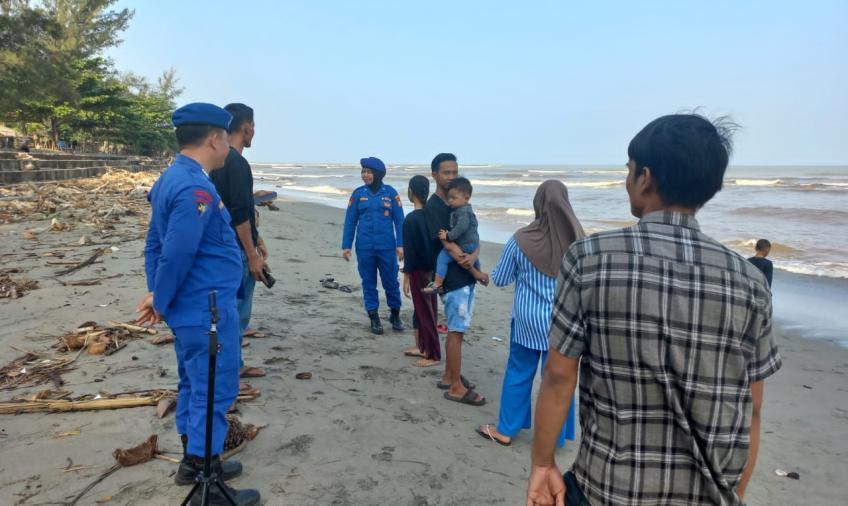 Polairud Polres Bengkulu Selatan Patroli Dialogis ke Pantai Pasar Bawah      