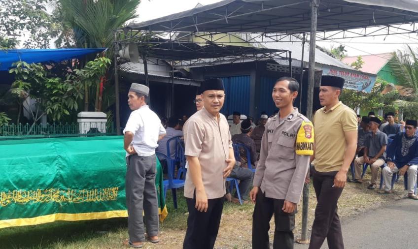 Berjiwa Sosial, Bhabinkamtibmas Sambang Duka Warga Desa Binaannya 
