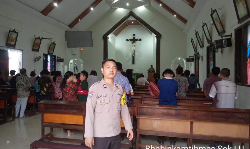 Personel Polsek Lebong Utara Laksanakan Pengamanan Ibadah Mingguan di Gereja ST Mattius