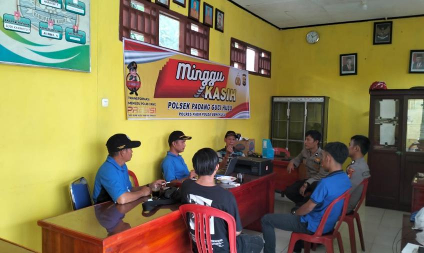Polsek Padang Guci Hulu Gelar Minggu Kasih Bersama Mahasiswa KKN UMB di Desa Pagar Gunung