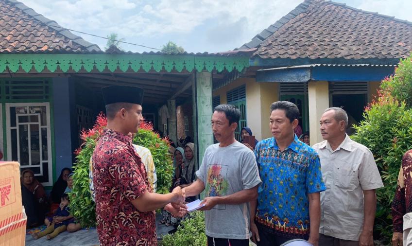 Kapolres Kaur Bersama Pemda Kaur Berikan Bantuan Kepada Korban Kebakaran 