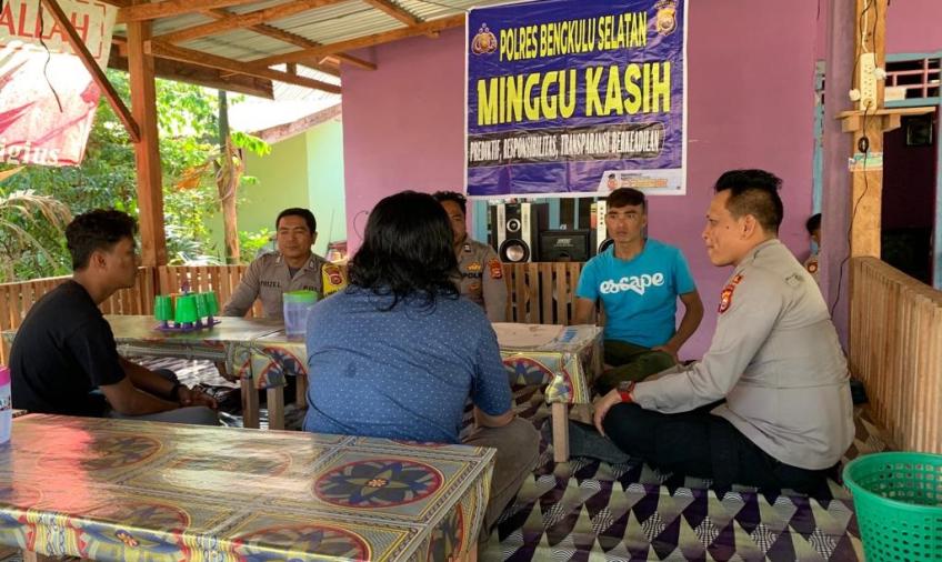 Kapolsek dan Bhabin Polsek Pino Adakan Minggu Kasih di Kecamatan Pino