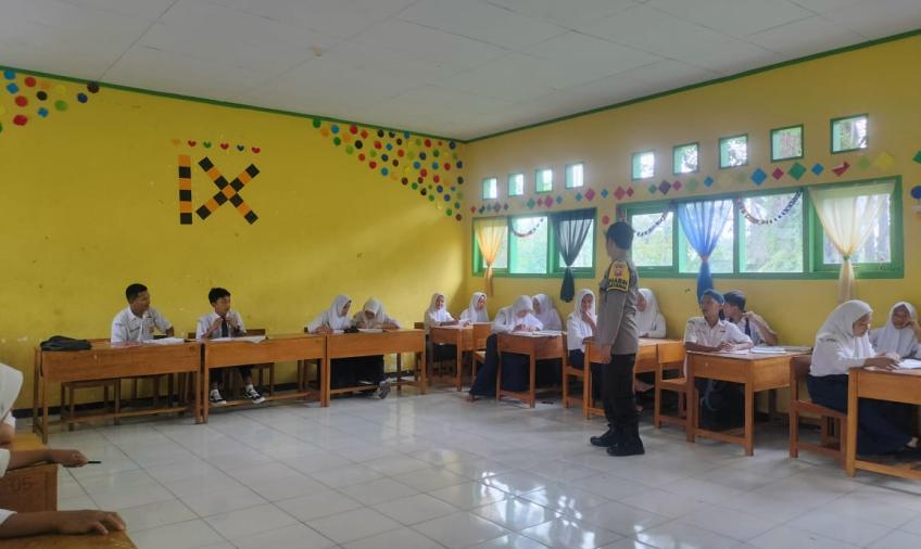 Police Goes To School, Polsek Lais Kunjungi SMPN 55 Bengkulu Utara