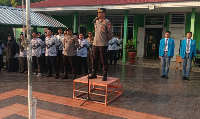 Jadi Inspektur Upacara di SMAN 2 BS, Wakapolres Bengkulu Selatan Sampaikan Imbauan Kamtibmas