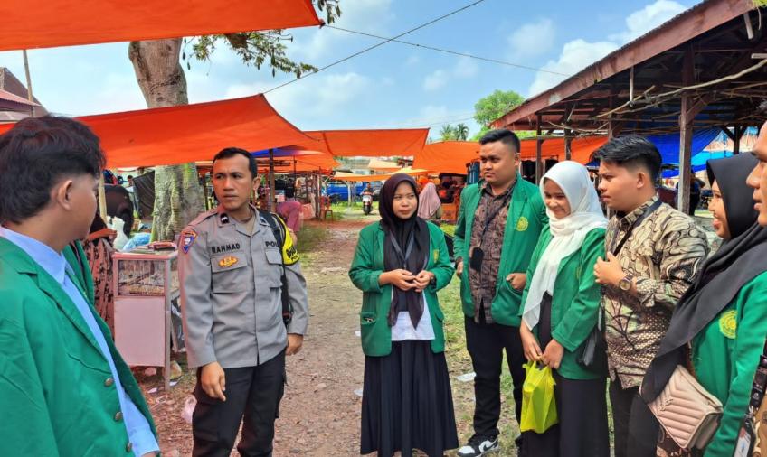 Sambangi Mahasiswa KKN UMB, Bhabinkamtibmas Polsek Seginim Berikan Penyuluhan