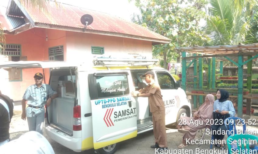 Berikan Pelayanan yang Optimal, Polres BS Samsat Keliling di Pekan Seginim   