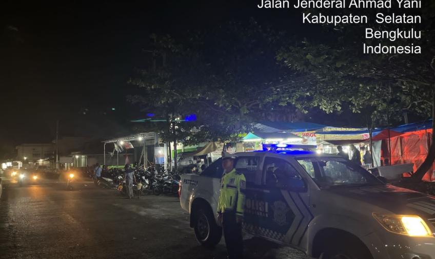 Ciptakan Kamseltibcar Lantas, Sat Lantas Polres BS Laksankan Pengaturan Lalu Lintas di Pasar Malam Ibul  