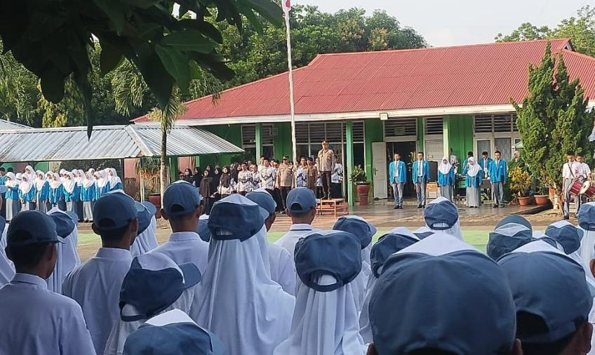 Kasat Binmas Polres BS Sampaikan Imbauan dan Penyuluhan Hukum di SMAN 2 BS