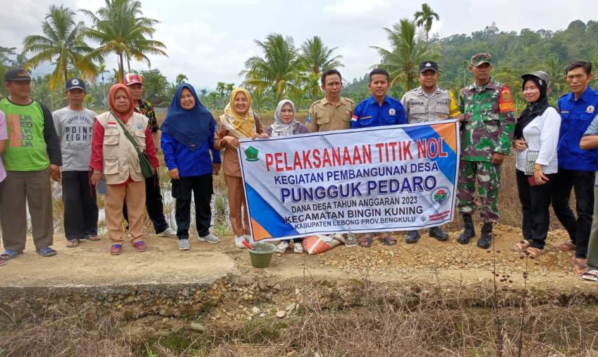 Bhabinkamtibmas Polsek Lebong Selatan Hadiri Titik Nol Pembangunan JUT di Desa Pungguk Pedaro