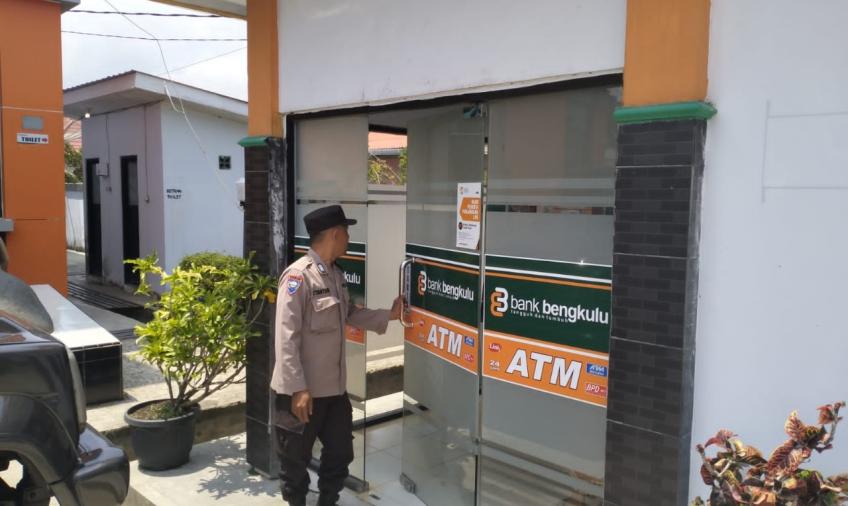 Patroli Keiling di Wilkum, Bhabinkamtibmas Polsek Kaur Selatan Sampaikan Pesan Kamtibmas