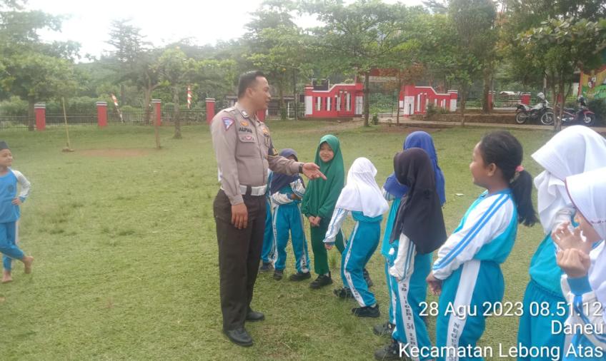 Polisi Sahabat Anak, Satlantas Polres Lebong Sambangi SDN 54