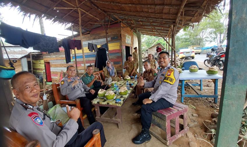 Kapolsek Gading Cempaka Patroli Bersama Danramil, Lanjut Silaturahmi Bersama Unsur Tripika 