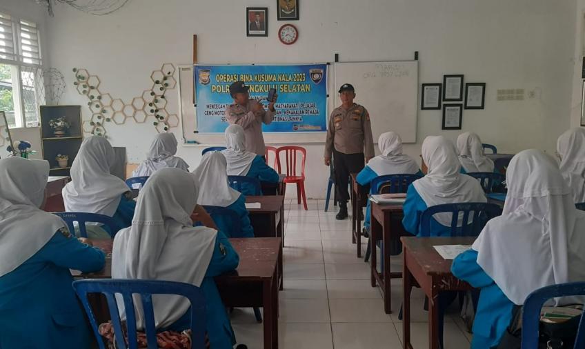 Kasat Binmas Polres BS, Berikan Penyuluhan di SMAN 06 