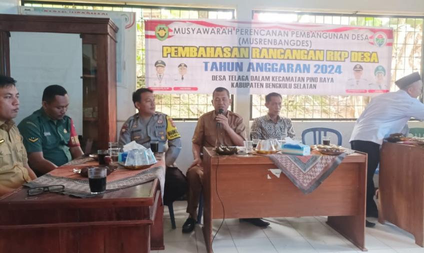 Bhabinkamtibmas Polsek Pino Raya, Hadiri Musyawarah Pembangunan Rencana Kerja Tahun 2024 di Desa Binaannya 