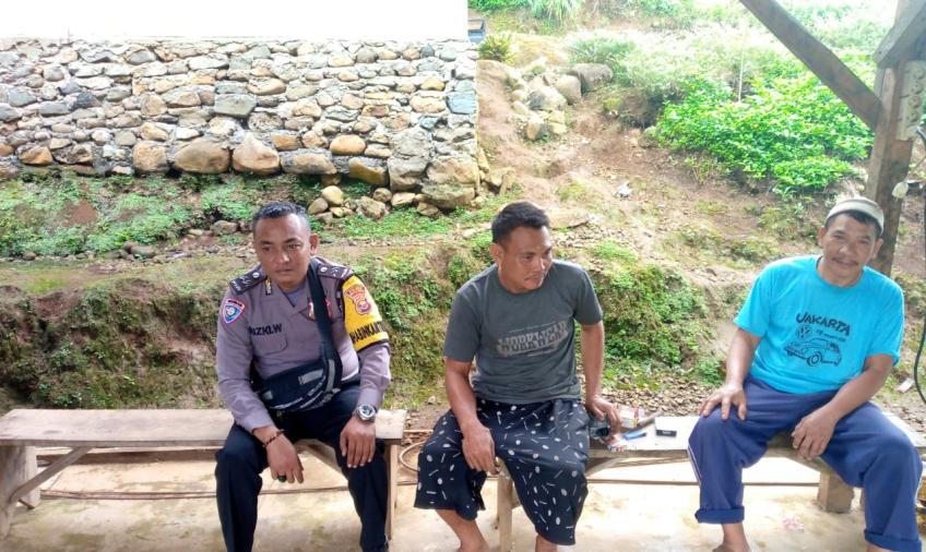 Jaga Keamanan dan Ketertiban Masyarakat, Bhabinkamtibmas Gencar Lakukan Patroli Sambang 