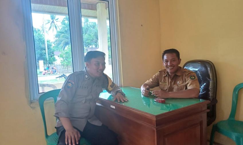 Bhabinkamtibmas Polsek Patroli DDS Sambang Door to Door System Warga Kecamatan Pino 