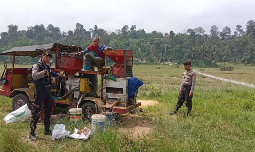 Jalin Kedekatan dengan Masyarakat Guna Mendapatkan Informasi Kamtibmas, Polres Kaur Laksanakan Patroli 