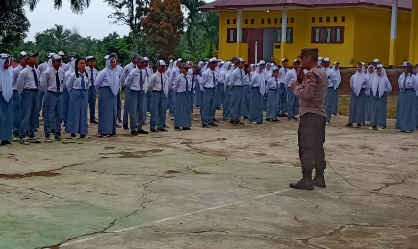 Cegah Kenakalan Remaja, Polsek Penarik Raya Lakukan Pembinaan dan Penyuluhan di SMAN 10 Mukomuko