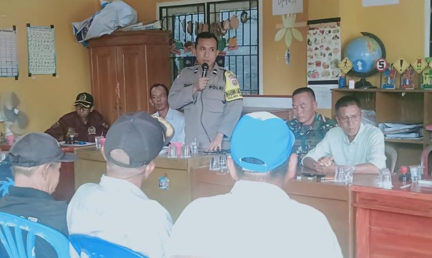 Bhabinkamtibmas Hadiri Kegiatan Serah Terima Jabatan Kepala Desa di Wilayah Binaannya