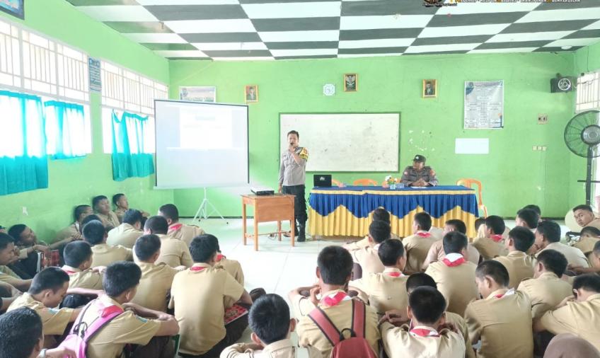Tambah Wawasan Siswa Siswi SMA, Bhabinkamtibmas Polsek Pino Raya Sosialisasi Perilaku Bullying 